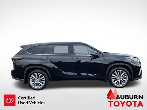 Certified 2024 Toyota Highlander Platinum AWD/4WD image 9