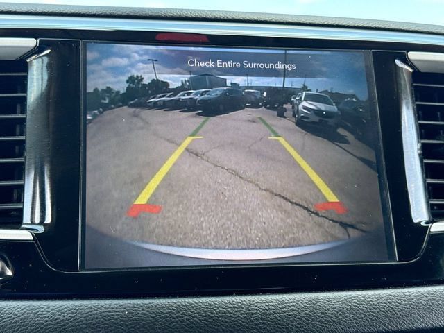 Used 2020 Chrysler Pacifica Touring-L Plus FWD image 17