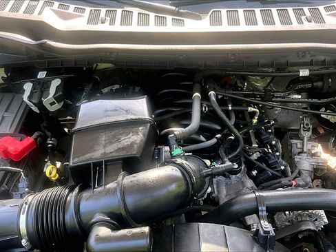 Used 2025 Ford F250 XLT w/ Black Appearance Package AWD/4WD image 9