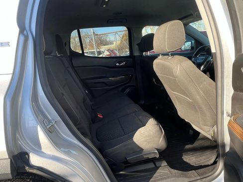 Used 2018 GMC Acadia SLE w/ Driver Alert Package I FWD image 30