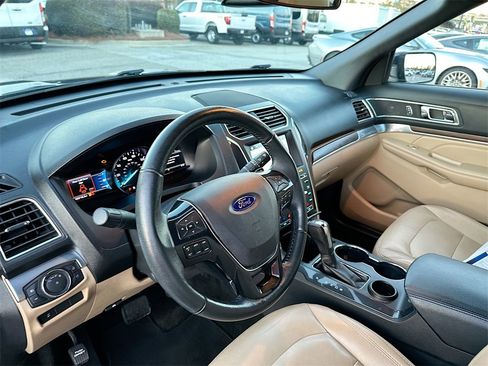 Used 2017 Ford Explorer Limited w/ Equipment Group 301A image 10