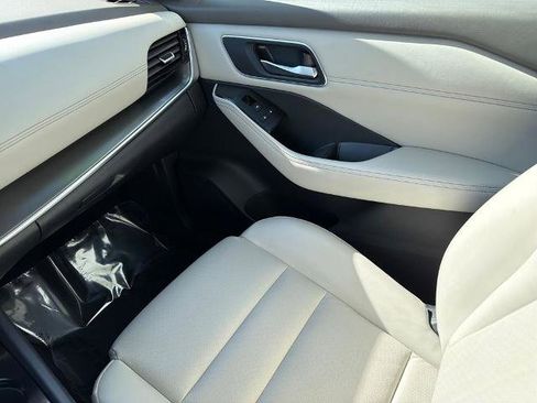 Certified 2021 Nissan Rogue SV w/ Premium Package FWD image 30