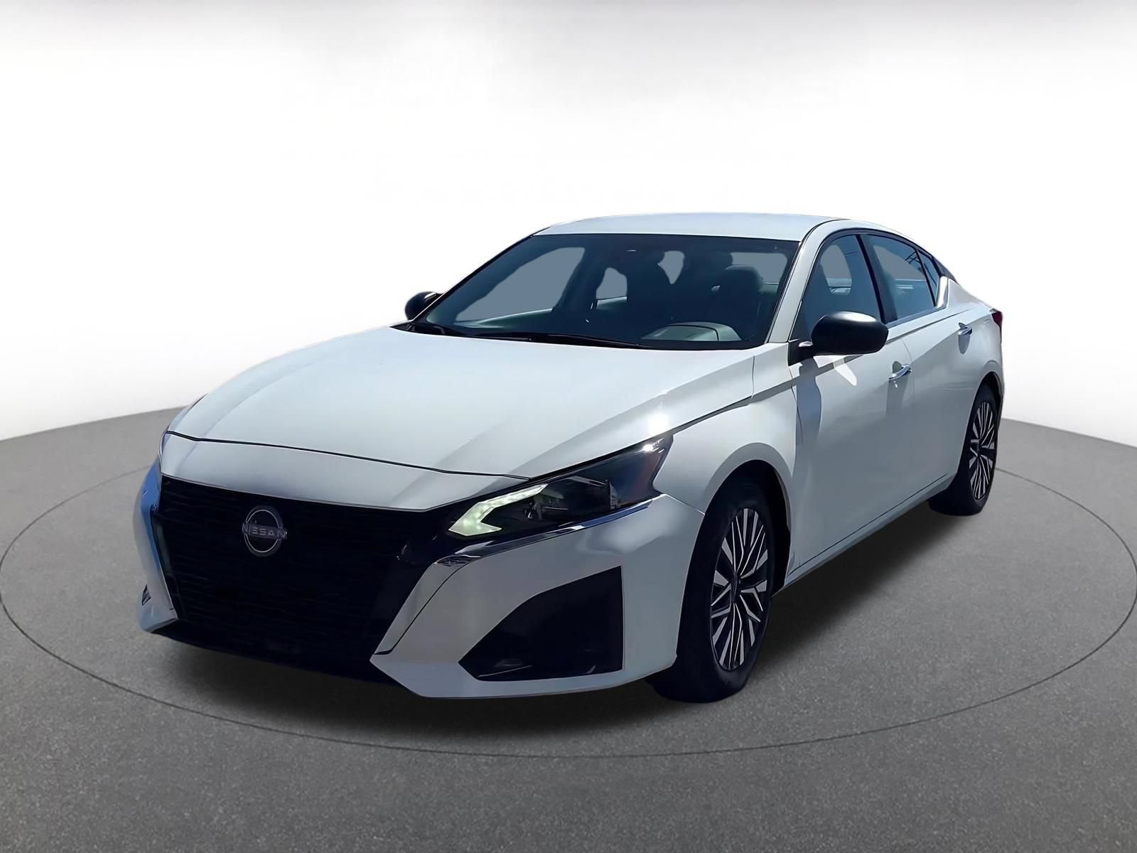 Used 2025 Nissan Altima 2.5 SV FWD image 6