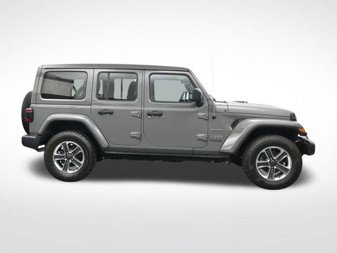 Used 2022 Jeep Wrangler Unlimited Sahara w/ LED Lighting Group AWD/4WD image 4