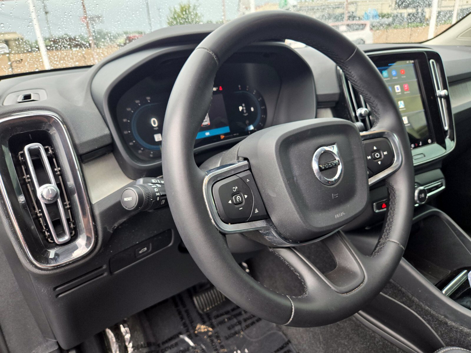 Used 2024 Volvo XC40 B5 Plus AWD/4WD image 11