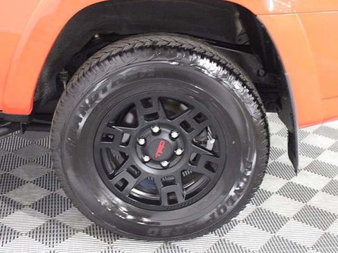 Certified 2024 Toyota 4Runner TRD Off-Road Premium w/ Moonroof Package AWD/4WD image 20