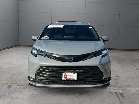 Certified 2024 Toyota Sienna XLE Woodland Edition AWD/4WD image 8