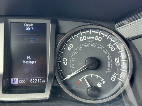 Used 2022 Toyota Tacoma TRD Off-Road w/ Technology Package AWD/4WD image 22