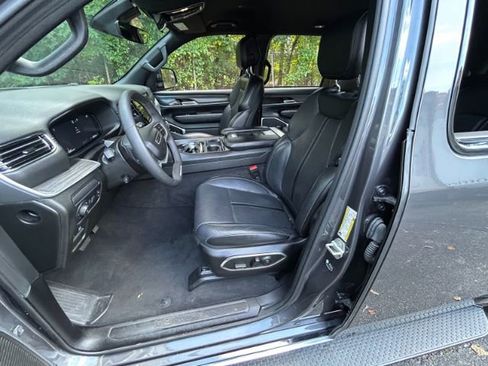 Used 2024 Jeep Wagoneer L Series II image 10