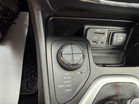 Used 2014 Jeep Cherokee Trailhawk w/ Leather Interior Group AWD/4WD image 23