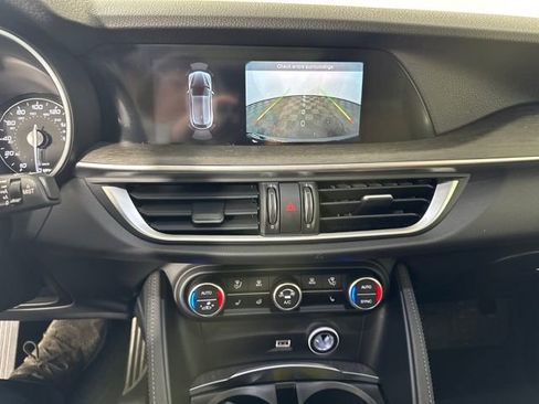 Used 2022 Alfa Romeo Stelvio Ti image 22
