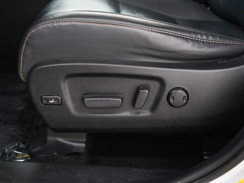 Used 2019 Toyota Highlander XLE AWD/4WD image 27