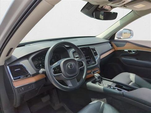 Used 2022 Volvo XC90 T6 Momentum w/ Advanced Package image 11