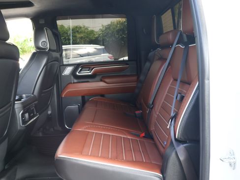 Used 2024 GMC Sierra 3500 Denali Ultimate AWD/4WD image 18