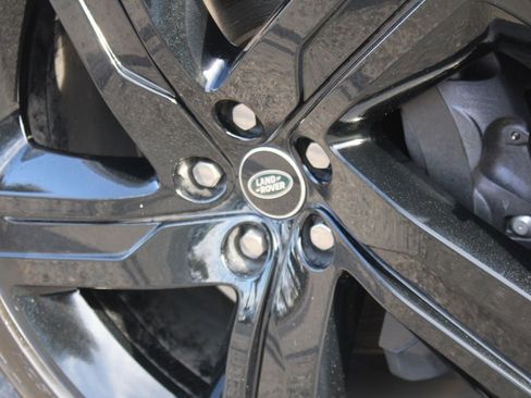 Certified 2025 Land Rover Discovery Dynamic SE image 12