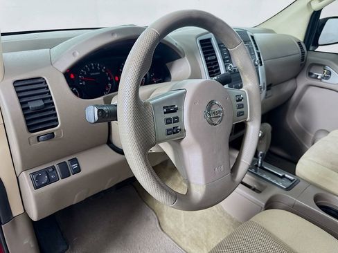 Used 2016 Nissan Frontier SV image 9