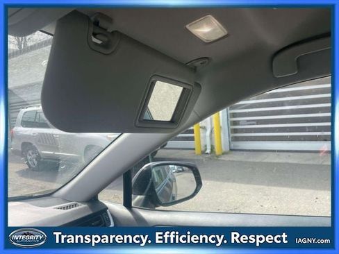 Used 2025 Toyota RAV4 XLE AWD/4WD image 30