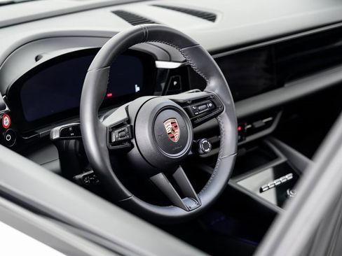 Used 2025 Porsche Macan Electric image 9