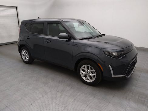 Used 2025 Kia Soul LX image 11