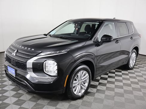 Used 2024 Mitsubishi Outlander ES image 10