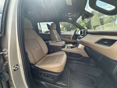 Used 2023 Chevrolet Suburban Premier w/ Advanced Technology Package AWD/4WD image 13