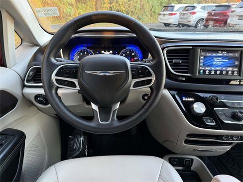 Used 2021 Chrysler Voyager Lxi image 12