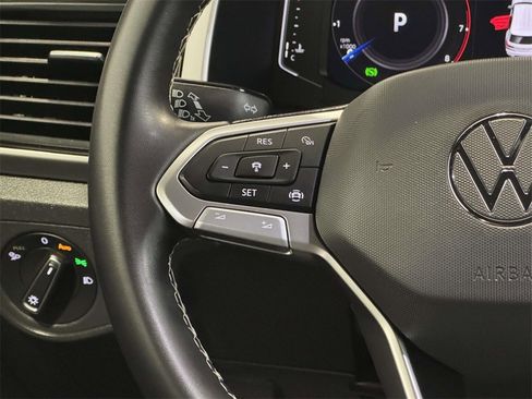 Used 2022 Volkswagen Atlas Cross Sport SE image 28