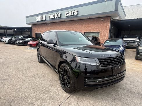 Used 2025 Land Rover Range Rover Long Wheelbase SE image 2