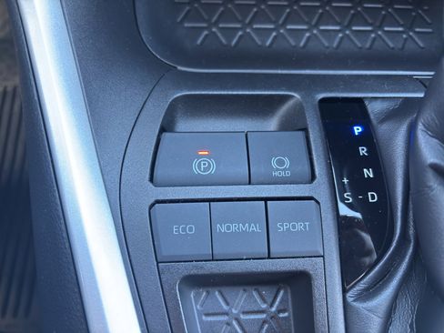 Used 2023 Toyota RAV4 LE image 8