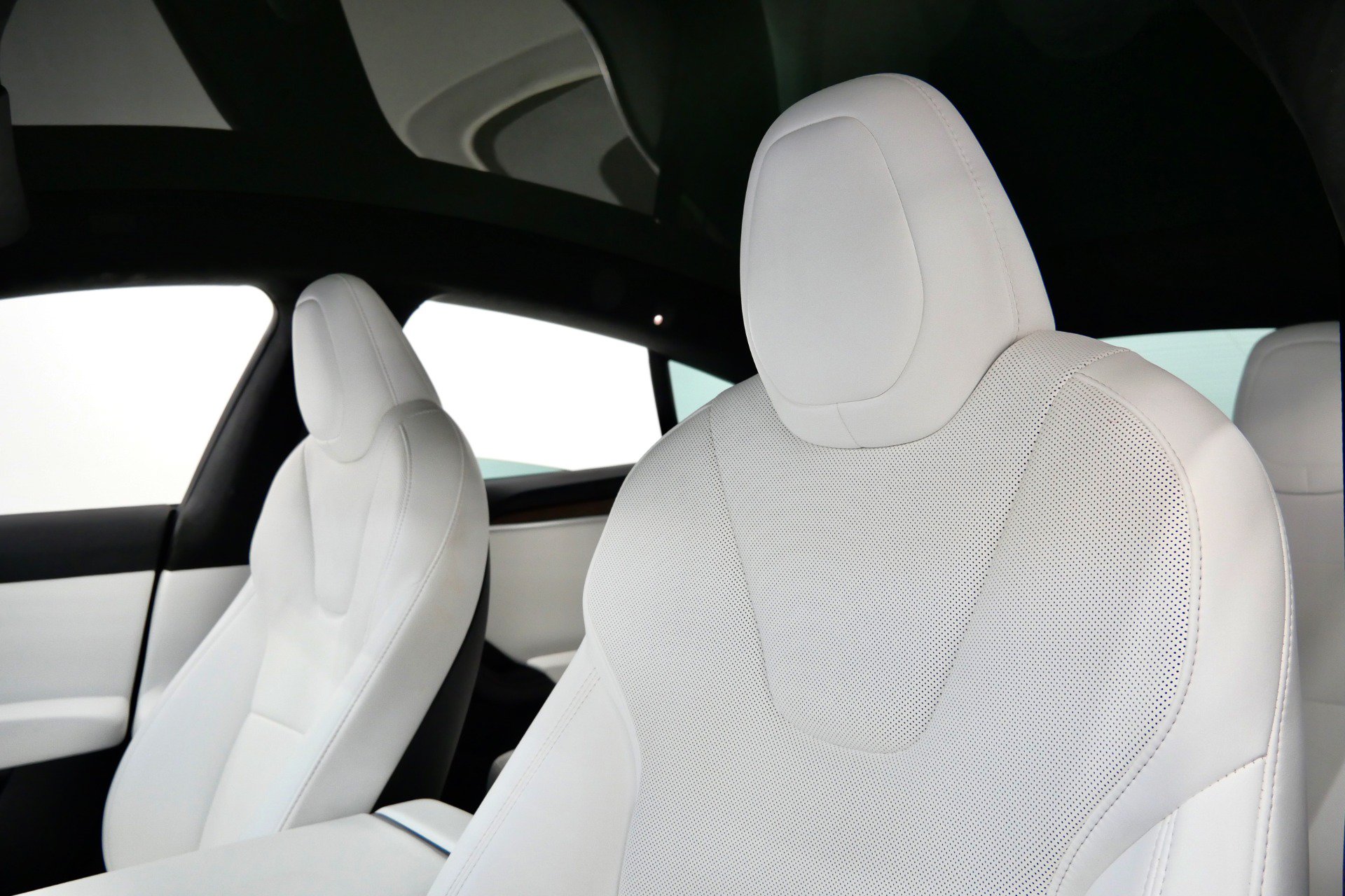 Used 2023 Tesla Model S AWD/4WD image 17
