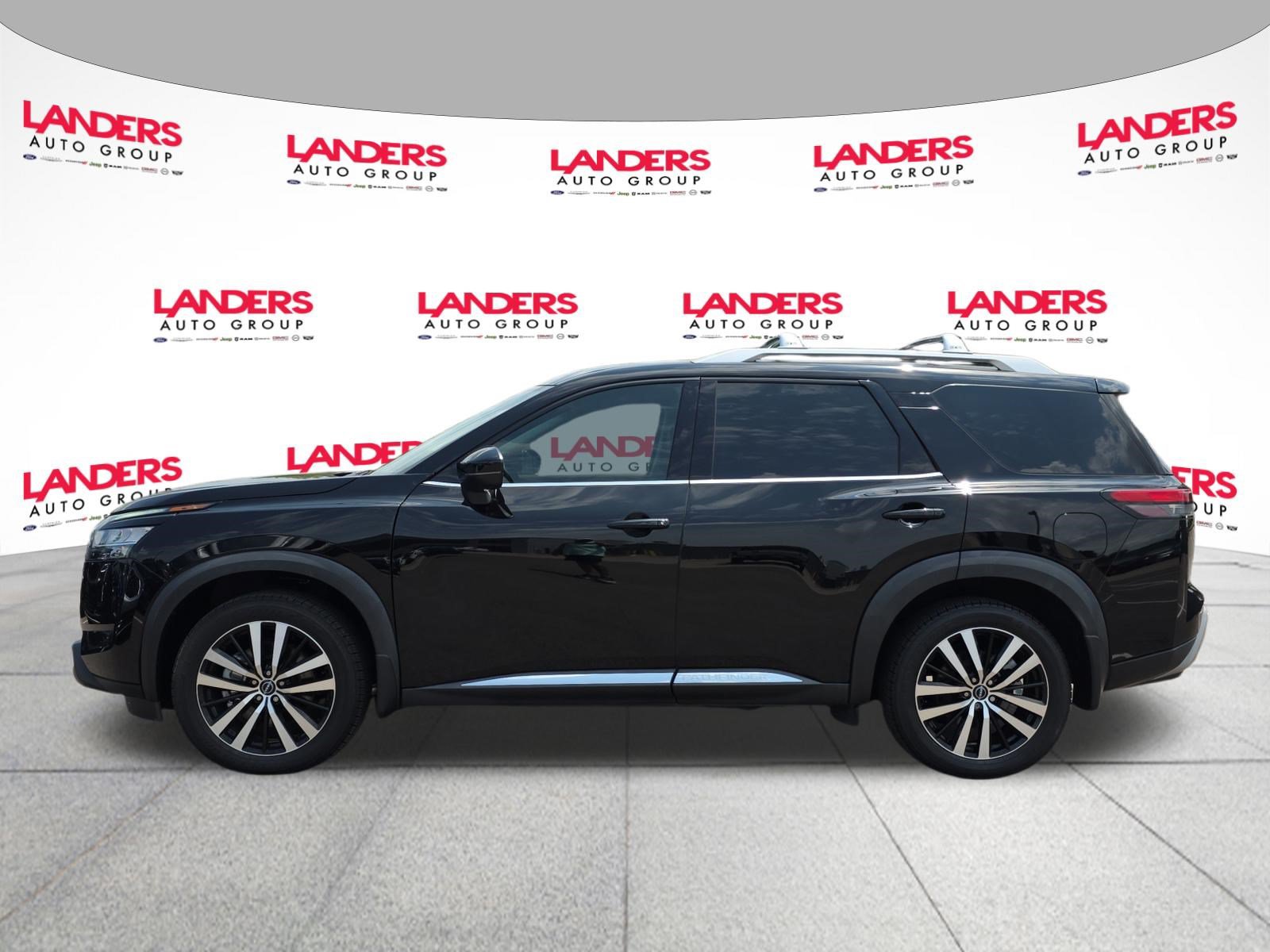 Used 2023 Nissan Pathfinder Platinum w/ Black Appearance Package FWD image 6