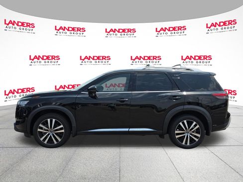 Used 2023 Nissan Pathfinder Platinum w/ Black Appearance Package FWD image 6