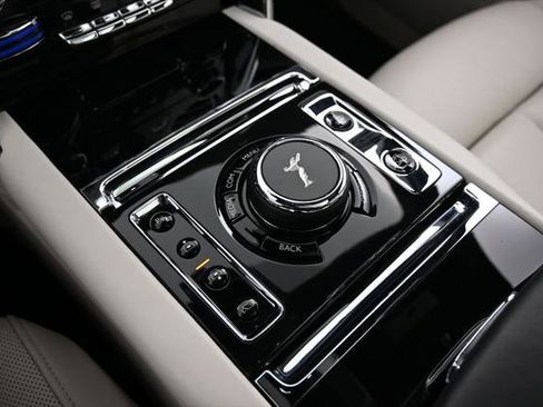Certified 2022 Rolls-Royce Cullinan w/ Dark Exterior Package AWD/4WD image 23