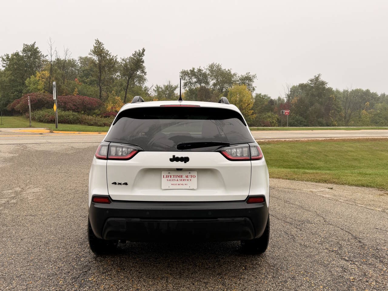 Used 2021 Jeep Cherokee Latitude Plus AWD/4WD image 4