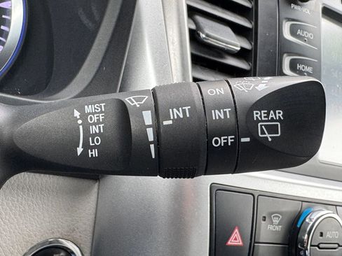 Used 2015 Toyota Highlander Limited image 9