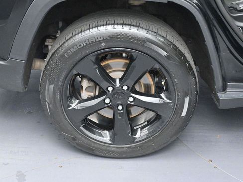 Used 2023 Jeep Grand Cherokee L Laredo AWD/4WD image 33