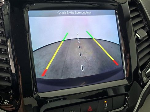 Used 2019 Jeep Cherokee Limited w/ Luxury Group image 32