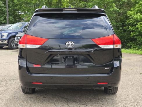 Used 2012 Toyota Sienna XLE w/ Premium Pkg FWD image 16