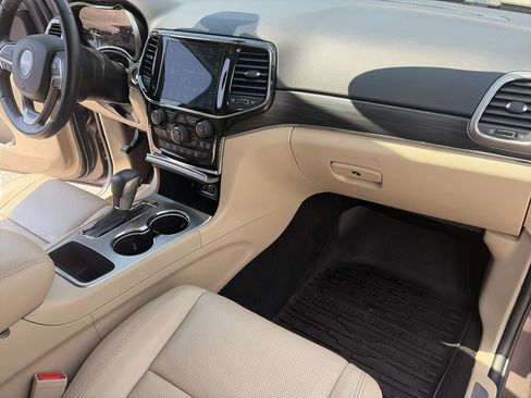 Used 2020 Jeep Grand Cherokee Limited w/ Luxury Group II RWD image 32