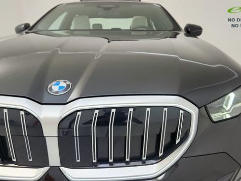 Used 2027 BMW 530i w/ M Sport Package RWD image 23