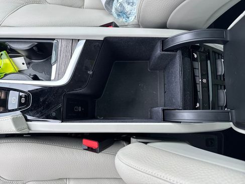 Used 2024 Volvo XC90 B6 Plus w/ Protection Package Premier image 32