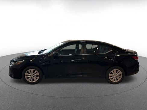 Used 2025 Nissan Sentra S image 9