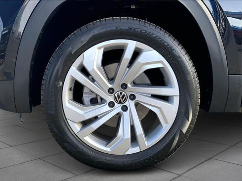 Used 2021 Volkswagen Atlas SE image 11