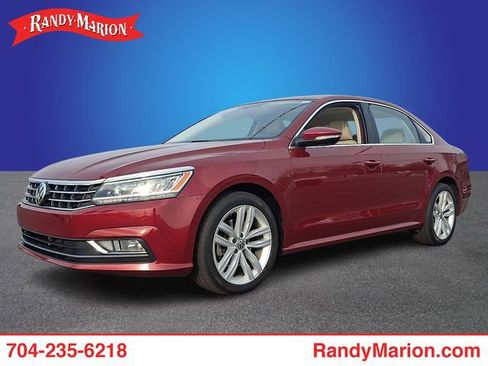Used 2018 Volkswagen Passat 2.0T SE image 1