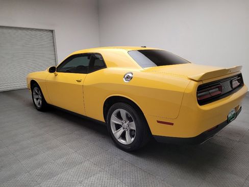 Used 2018 Dodge Challenger SXT image 5
