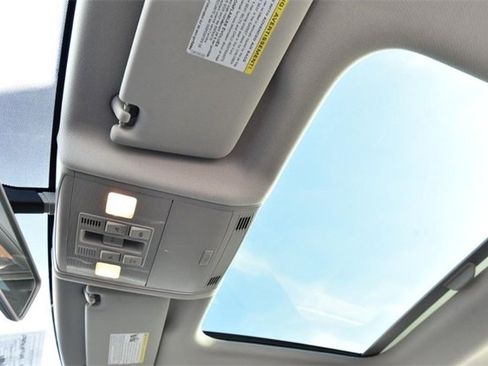 Used 2019 Volkswagen Jetta SE w/ Cold Weather Package image 22