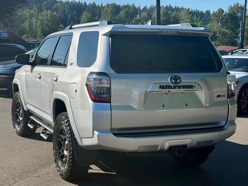 Used 2019 Toyota 4Runner SR5 AWD/4WD image 10