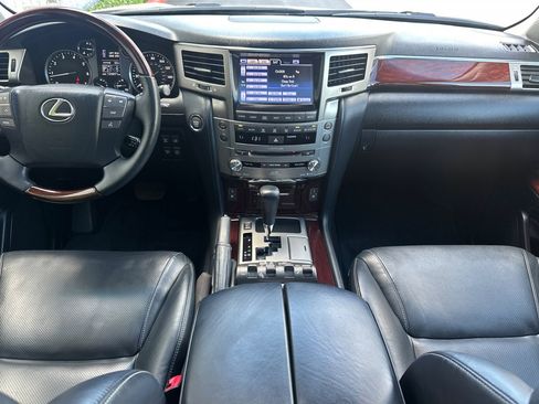 Used 2015 Lexus LX 570 4WD w/ Luxury Package image 17