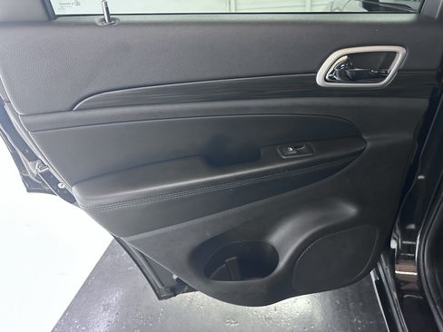 Used 2020 Jeep Grand Cherokee Altitude AWD/4WD image 30