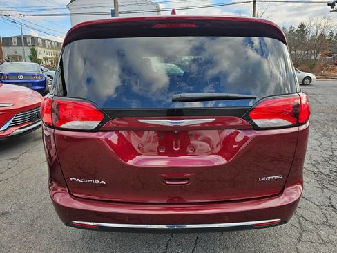 Used 2019 Chrysler Pacifica Limited w/ Tire & Wheel Group image 6